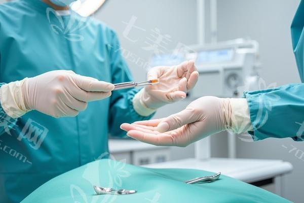 牙龈出血止不住？正确刷牙和使用牙线改善牙周问题！