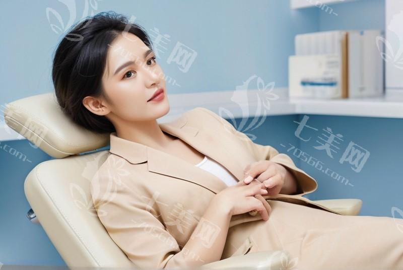 广州三仁口腔医院牙齿美白靠谱吗？从效果持久度及价目表盘点三仁美白内幕