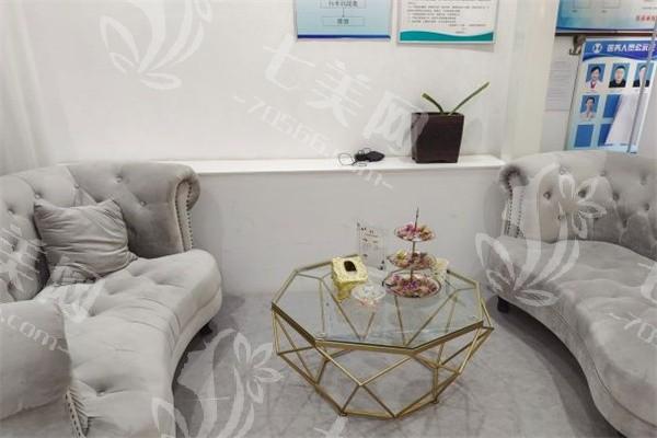 呼和浩特华美整形有儿童陪同区吗？设有专门的儿童游乐区，带娃就诊也方便