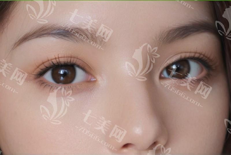 夏季出汗不脱妆的底妆技巧，持妆8小时实测​