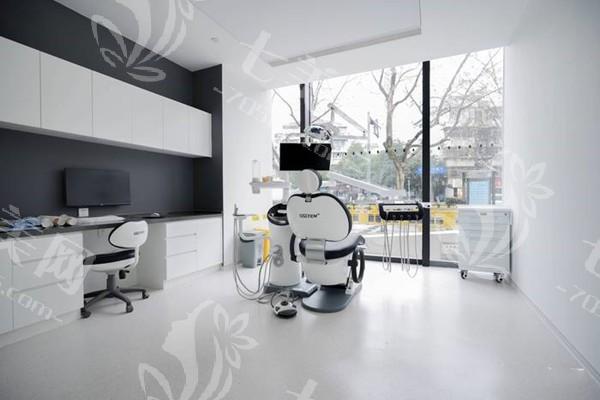 南京弗莱堡口腔医院靠不靠谱？价格合理技术不错，了解医院位置和营业时间