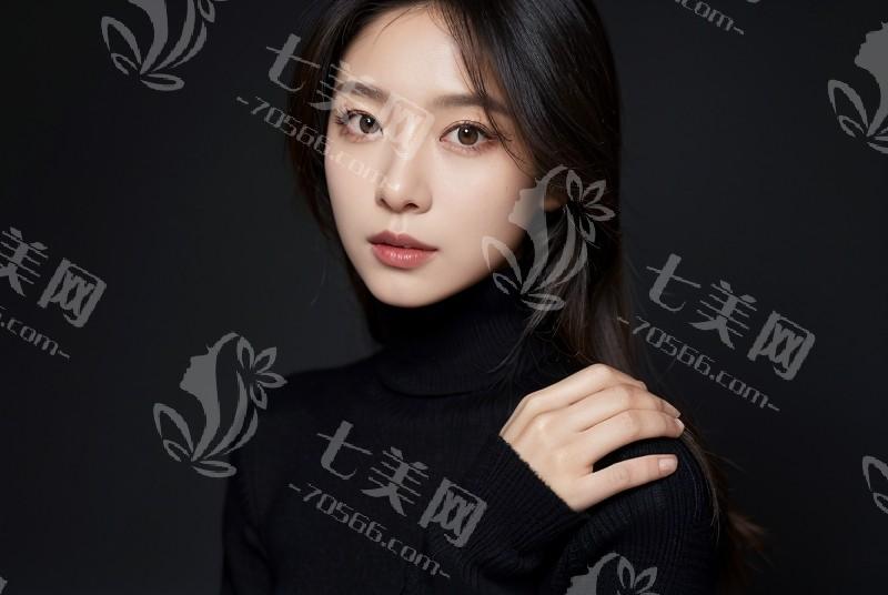 颈纹怎么变淡？分享几个有效淡化颈纹的小秘诀！