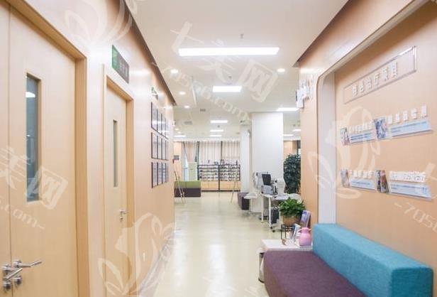 成都何氏视佳眼科医院验光收费贵吗？价格低且收费合理