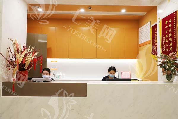 重庆光博士整形医院靠不靠谱？从特色项目和医生团队实力来分析