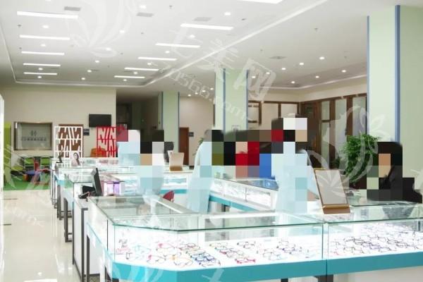 长沙博视眼科医院靠谱吗？医院资质认证 / 收费价格表及特色项目详解