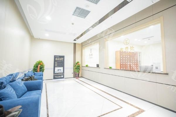 安徽芜湖名姝医疗美容医院祛眼袋价格：眶隔释放祛眼袋8800元起，收费透明