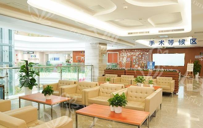 广州爱尔眼科医院 ICL 晶体植入收费标准？T - ICL 晶体植入 / ICL晶体性价比高