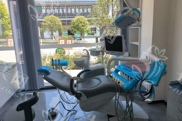 维西雅美口腔诊所牙齿矫正收费标准？查实价格低且有优惠