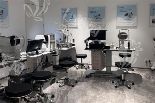 青岛泽嘉眼科医院老视手术收费贵吗？无隐形消费且收费便宜