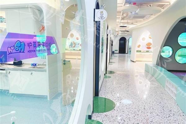深圳护芽亲子口腔门诊部亲子看牙服务如何？特色亲子诊室+医生经验足+收费合理更暖心  