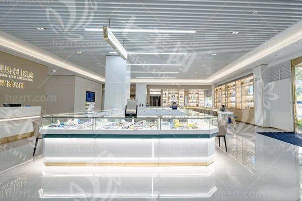 广州华厦眼科实力如何？看医生名单 / 核心技术及价格表怎么样